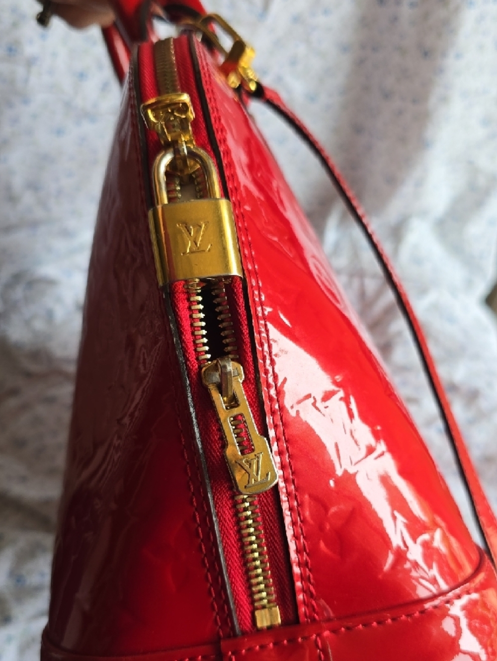 Perfect Condition! Never Used! Louis Vuitton Red Verni Medium Alma - Picture 8 of 11